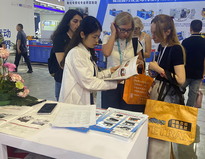 金鋒帶鋸床領(lǐng)航上海展會(huì)